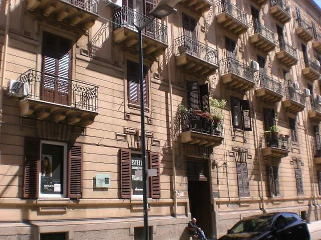 ** Hotel Ballarhome Palermo Italia